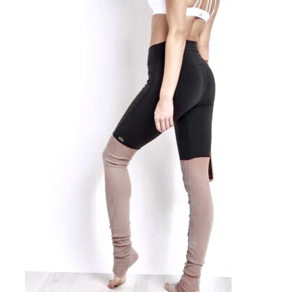 ALO YOGA Goddess Legging in Blush and Black